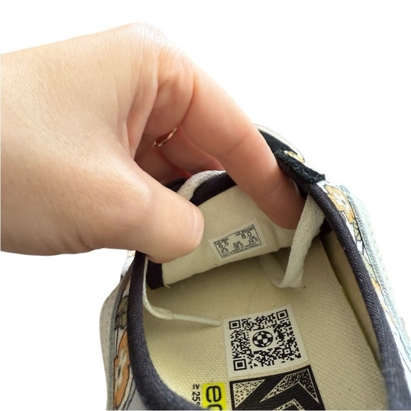 Vans Black and White Old Skool Sneakers with Floral Design Size 8 Woman’s - Picture 10 of 14